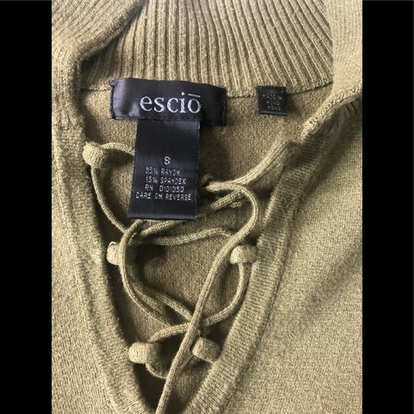 ESCIO RIBBED CRISSCROSS DETAILING GREEN SWEATER - Picture 7 of 9